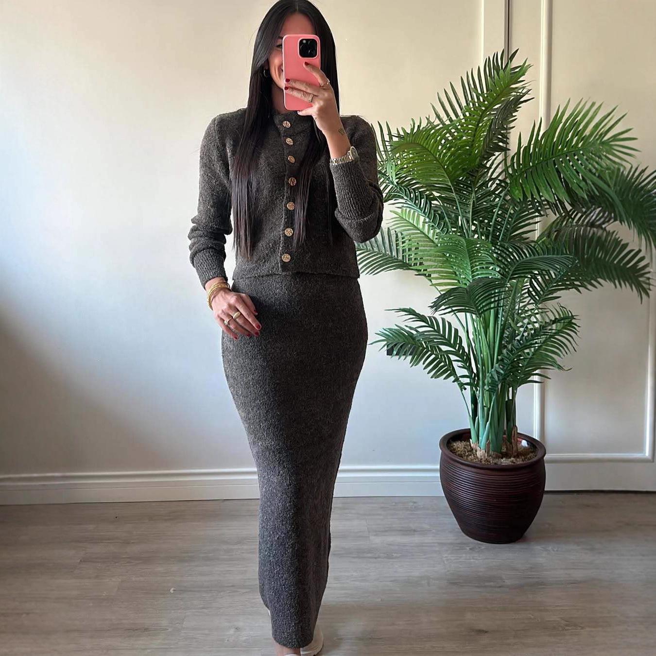 2025 Autumn Women s Tea Color Button Knitted Sweater: European & American Style M