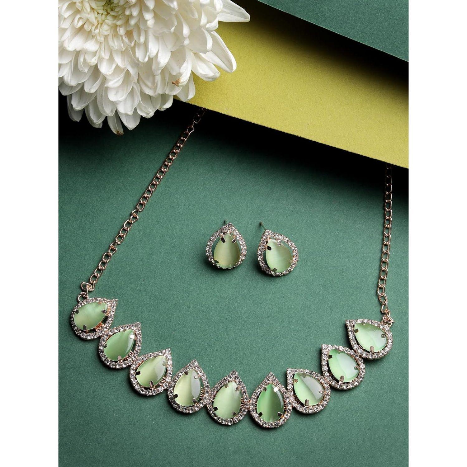 

Изысканное позолоченное ожерелье с серьгами-подвесками | Комплект украшений для женщин