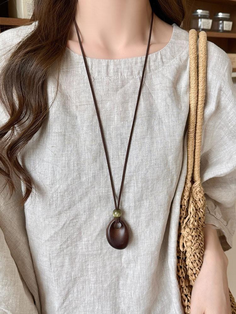 Wood chips irregular round square pendant necklace retro ethnic style collarbone chain design sense sweater chain women