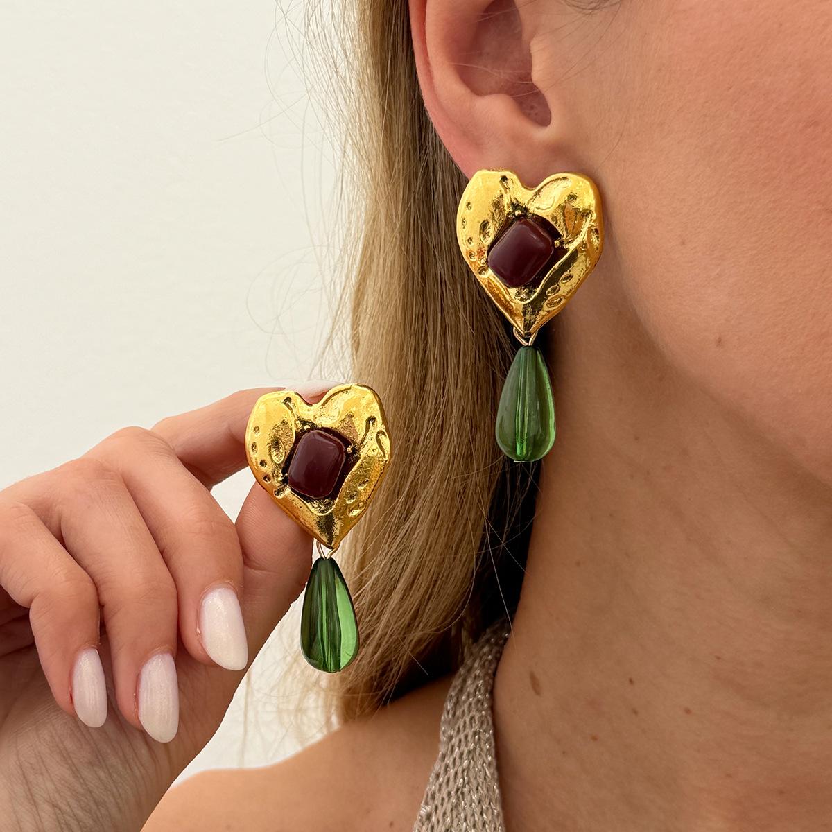 Реалистичные серьги-гвоздики в форме капли из смолы под драгоценный камень, модные металлические серьги-гвоздики с плиссировкой в форме сердца