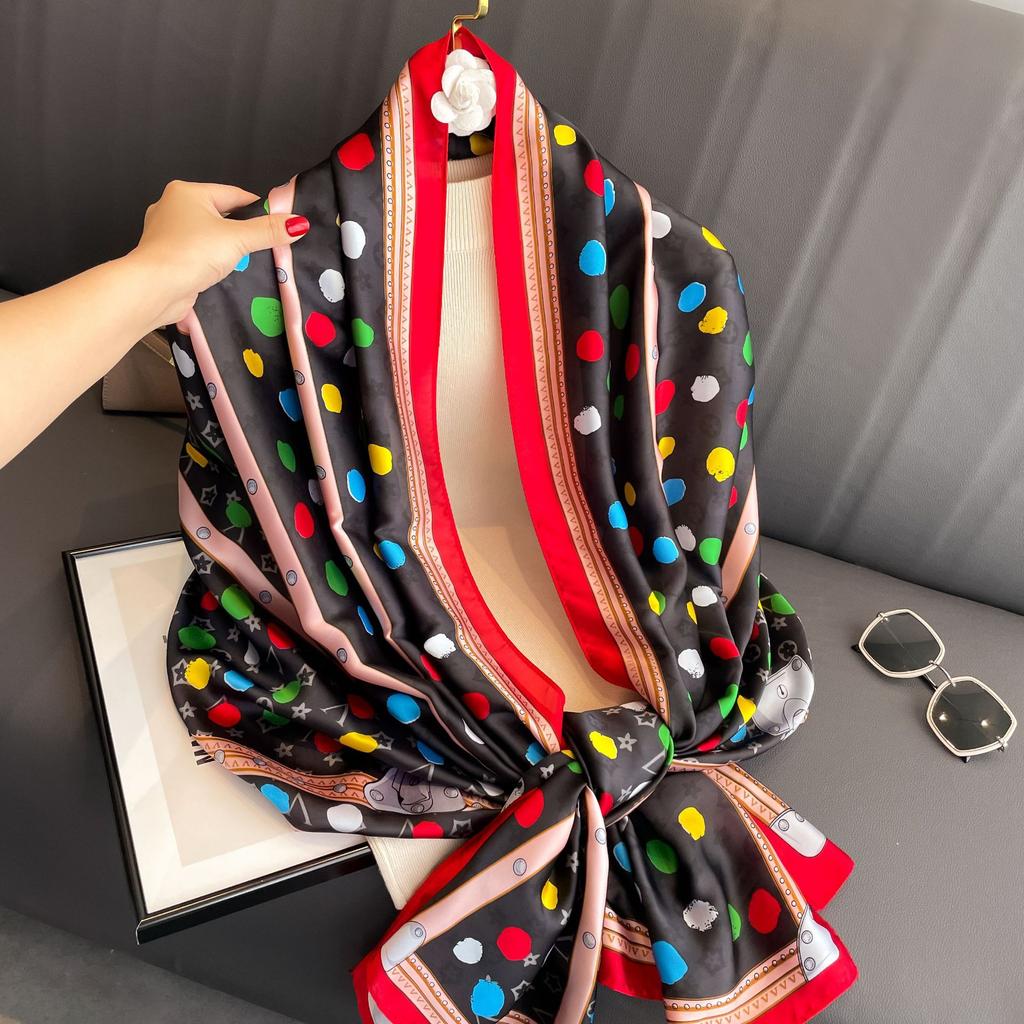 Módní všestranný barevný hedvábný šátek s potiskem puntíků jarní a letní tenký cestovní dovolenkový opalovací plážová osuška dámská šála