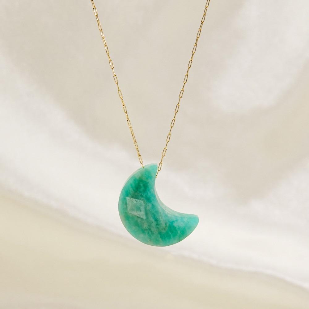 Small Moon Natural Crystal Stone Pendant Necklace for Women Girls Crescent Moon Pendulum Citrines Quartz Purple Crystal Necklace