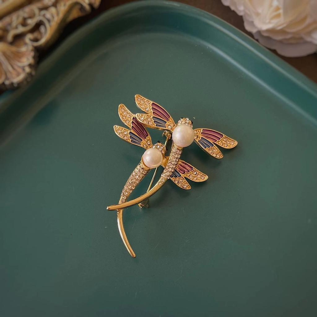 Stylish Baroque Metal Enamel Brooch For Women Elegant Vintage Palace Badge Pin Classic Party Feast