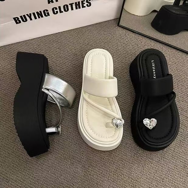 Internet Celebrities Small Height Women Beach Shoes Muffin Bottom Cool Slippers Women Wear Rhinestones Word Drag 2025 New