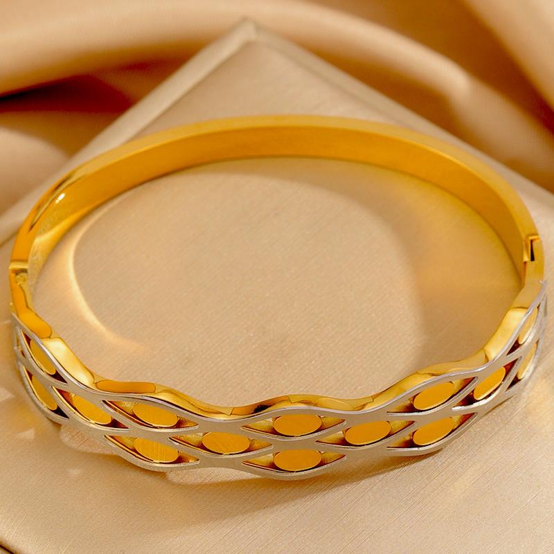 Ms. Gao's Diamond-shaped Hollow Oval European and American Fashion Jewelry Bracelet
