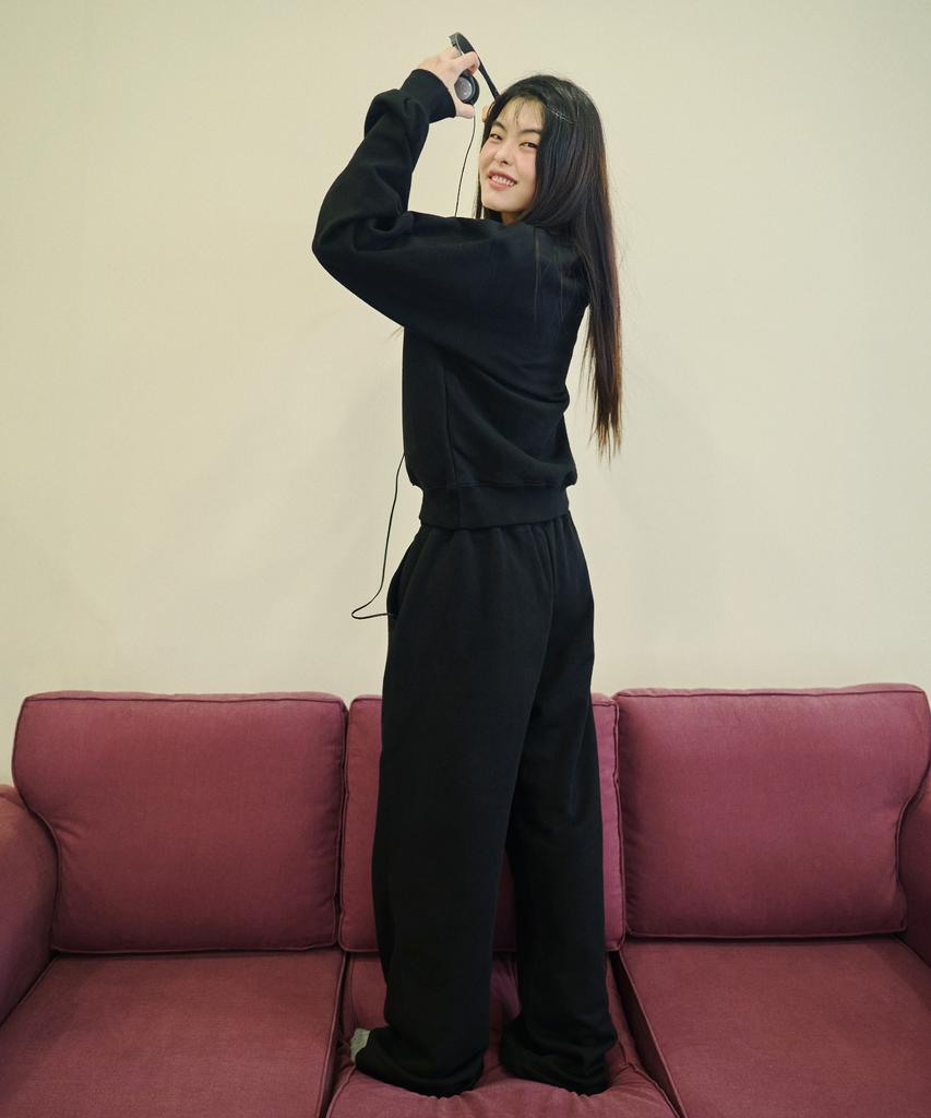 Mihebeu [Unisex] Stitch Classic Logo Sweatpants Black