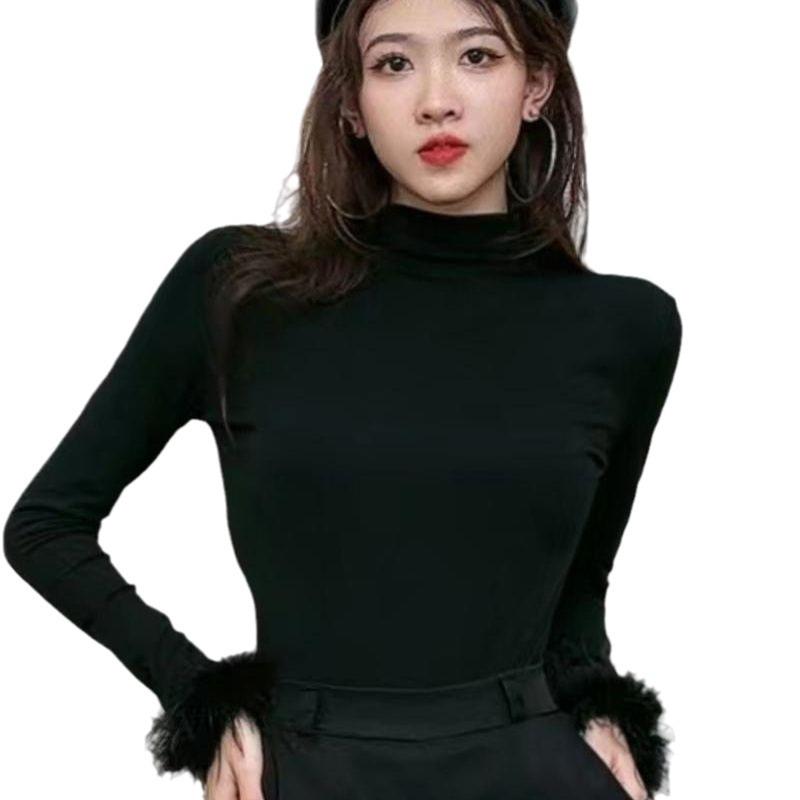 Sametový top bílé barvy slim fit s vysokým límcem, patchworkem a dlouhým rukávem - Podzim/Zima 2024