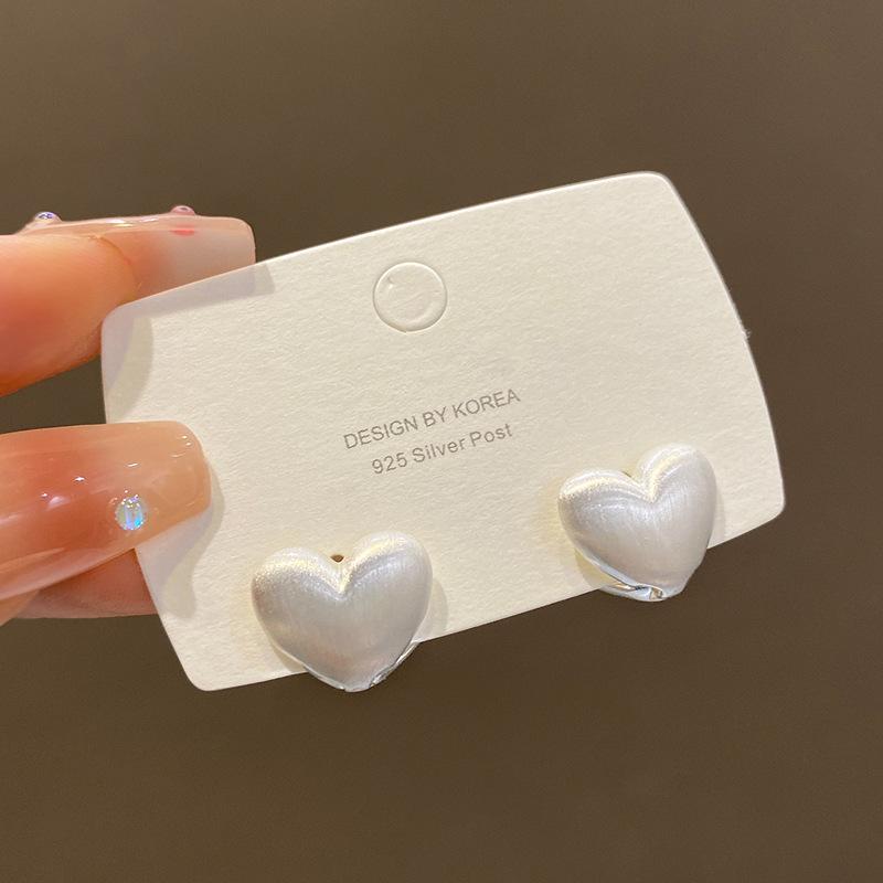 

Korean version of premium matte brushed ear buckles women s niche design temperament water drop love earrings new versatile earrings