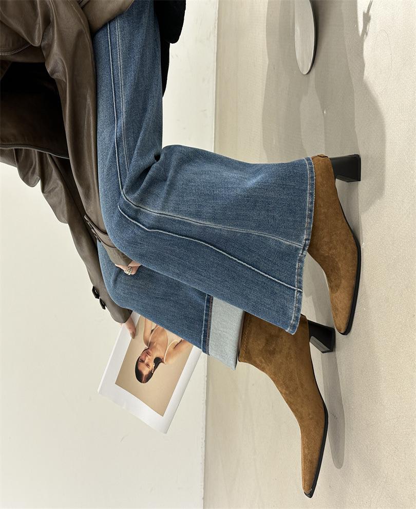 

Корейские маленькие ботильоны на высоком каблуке, замшевые ботинки Мартина, женская обувь 2025, новые осенне-зимние бархатные с квадратным носком, тонкие короткие ботинки 39 светло-коричневого