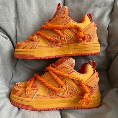 Nowe buty do chleba na grubej podeszwie