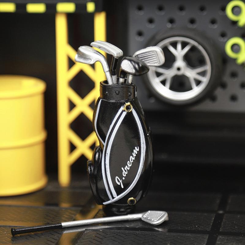 Mini Golfschläger mit Tasche Modell für Puppenhaus Dekoration Puppenhaus Miniaturzubehör Miniaturszene Modell Mikrolandschaft