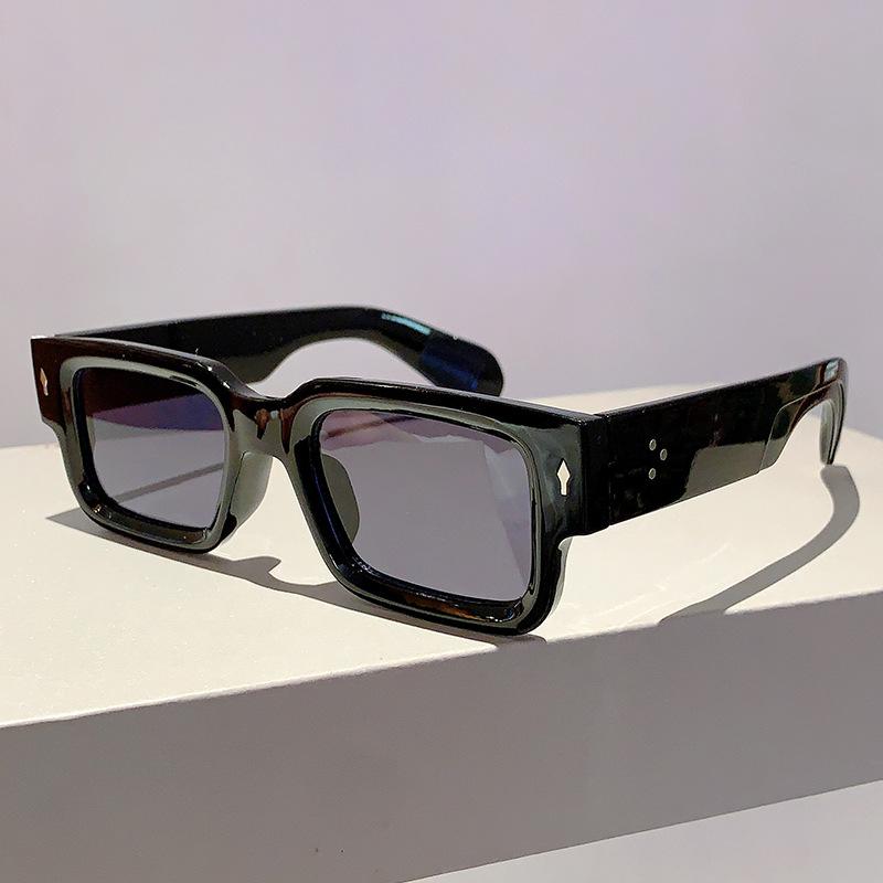 Vintage Square Sunglasses Women Men Luxury Brand Designer Sun Glasses Punk Classic Rivet Shades Fashion Trendy