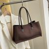 Suede Retro Large-capacity Armpit Bag, New Fashion Women's Bag, High-end Tote Bag, Commuter Shoulder Bag.