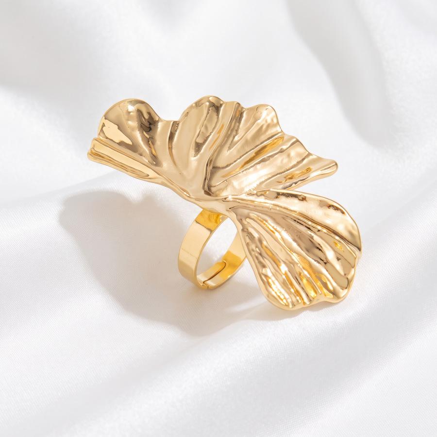 Ginkgo leaf fan ring European and American design sense irregular alloy versatile three-dimensional ring ring