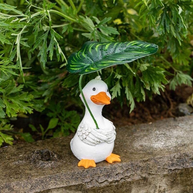 Cartoon Duck Figurine Holding Leaf Resins Ornament Decorative Animal Miniature For Potted Plant Displays And Shelves