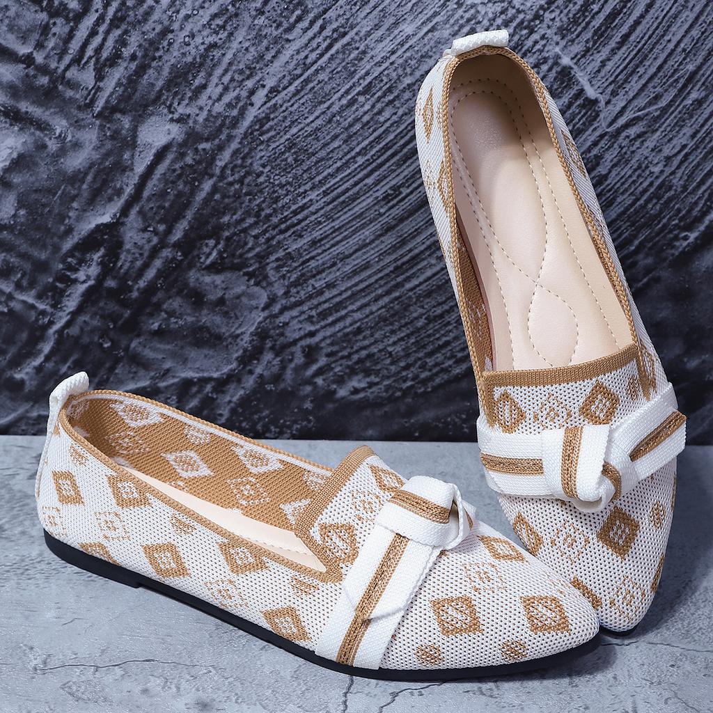 Pointed Flat-soled Single Shoes Large Size Fashion Fly-woven One-pedal Casual Women's Shoes