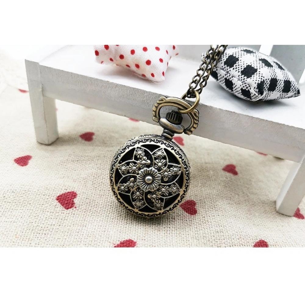 Creative Retro Flip Pocket Watch Personalized Three-dimensional Engraved Vintage Necklace Watch for Boys and Girls Commemorative Quartz Watch