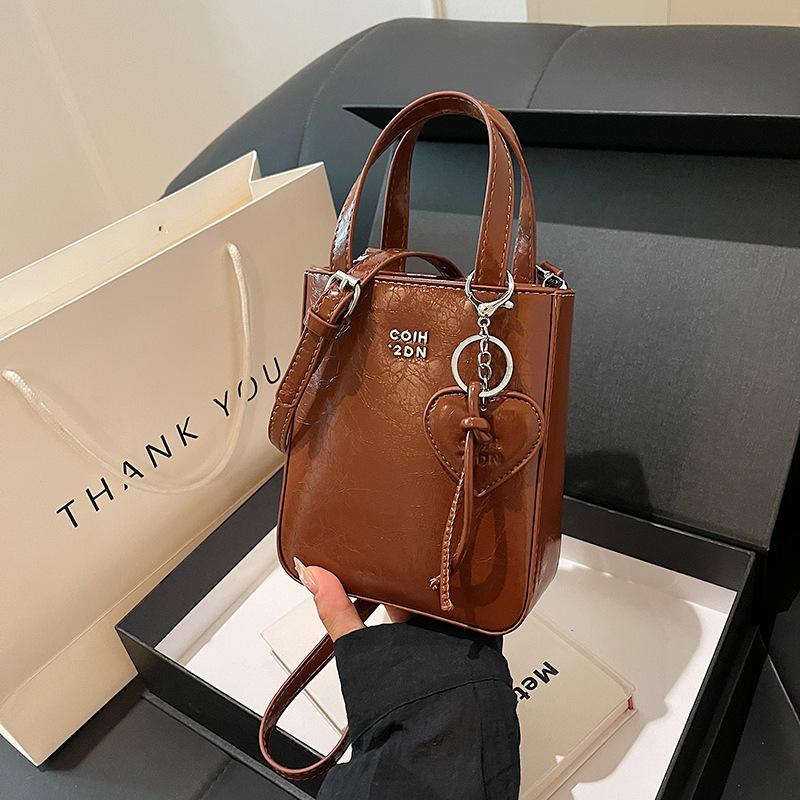 Crossbody bag women 2025 new bag summer versatile shoulder portable small square bag this year popular work small bag