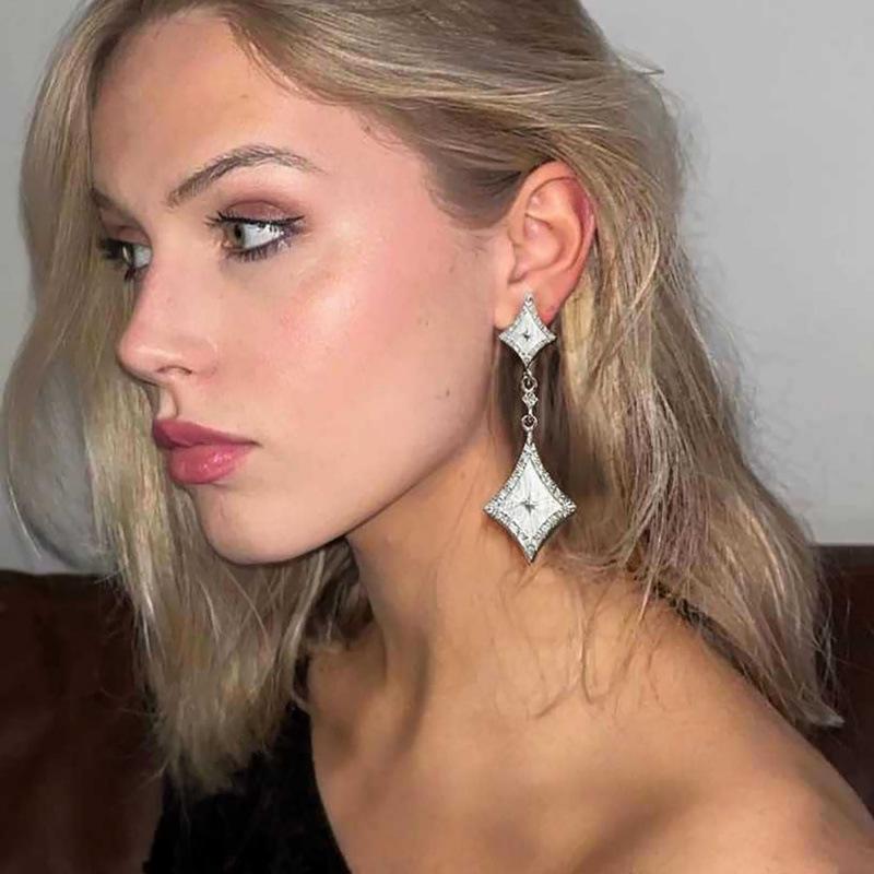 Elegant Rhombus Stud Earrings - Unique Brushed Design for a Chic and Versatile Style