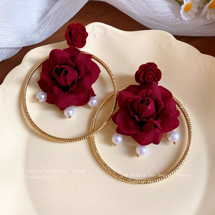 Silver Needle Pearl Rose Circle Stud Earrings French Retro Gentle Earrings Fashion Temperament Earrings Design Sense Niche