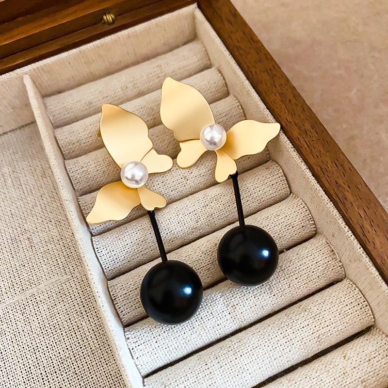 Silver Needle Luxury Zircon Flower & Butterfly Pearl Earrings - High-End French Retro Autumn/Winter Style