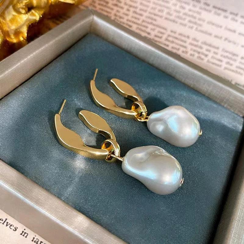 Vintage Baroque Silver Needle Irregular Pearl Earrings Women'S Niche Design French Earrings Premium Earrings