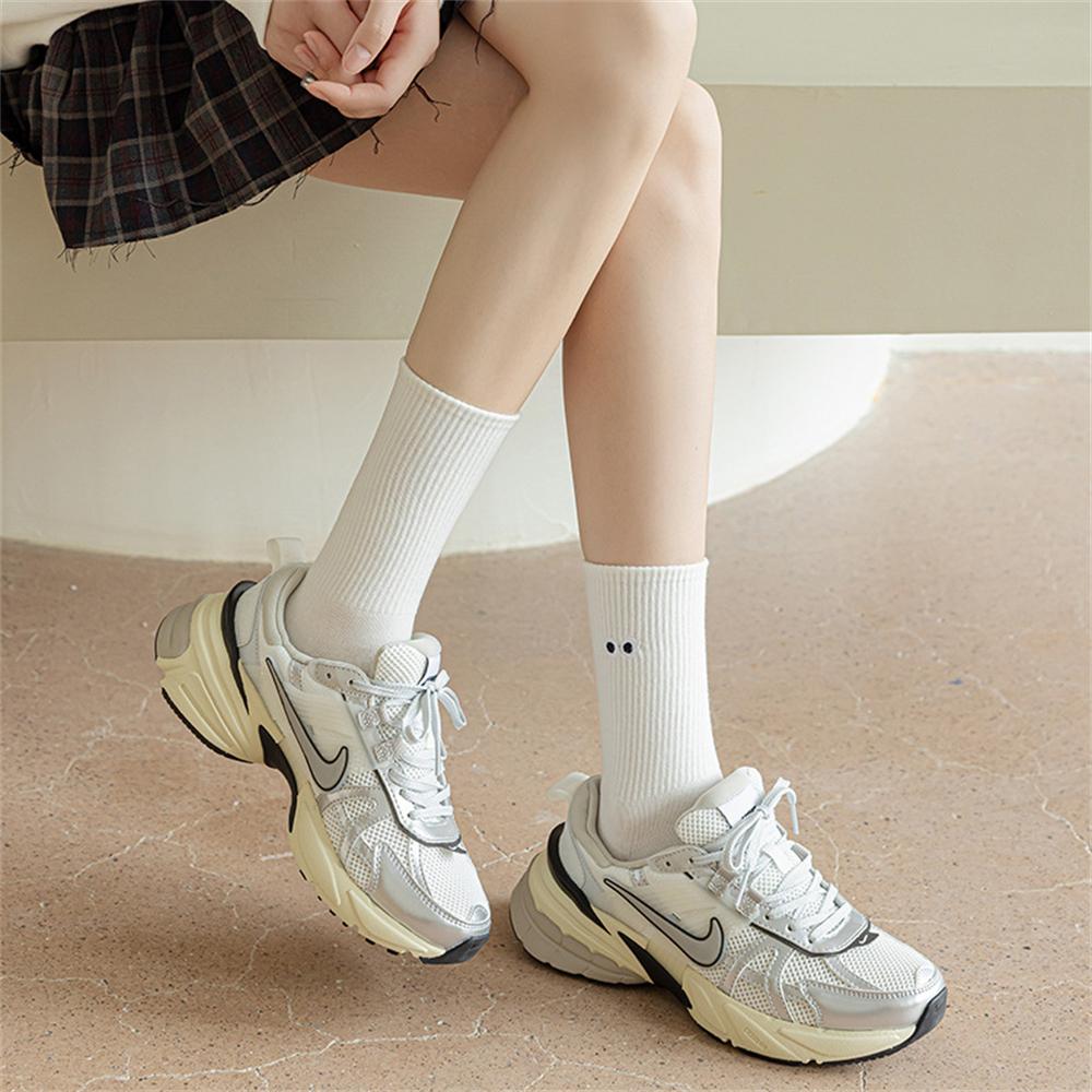 Nouvelles Chaussettes Mi-Tubes Brodées Yeux Grands pour Femmes Ins Tendance Colorées Dessin Animé Mignon Coton Doux Sport Sokken Dropship