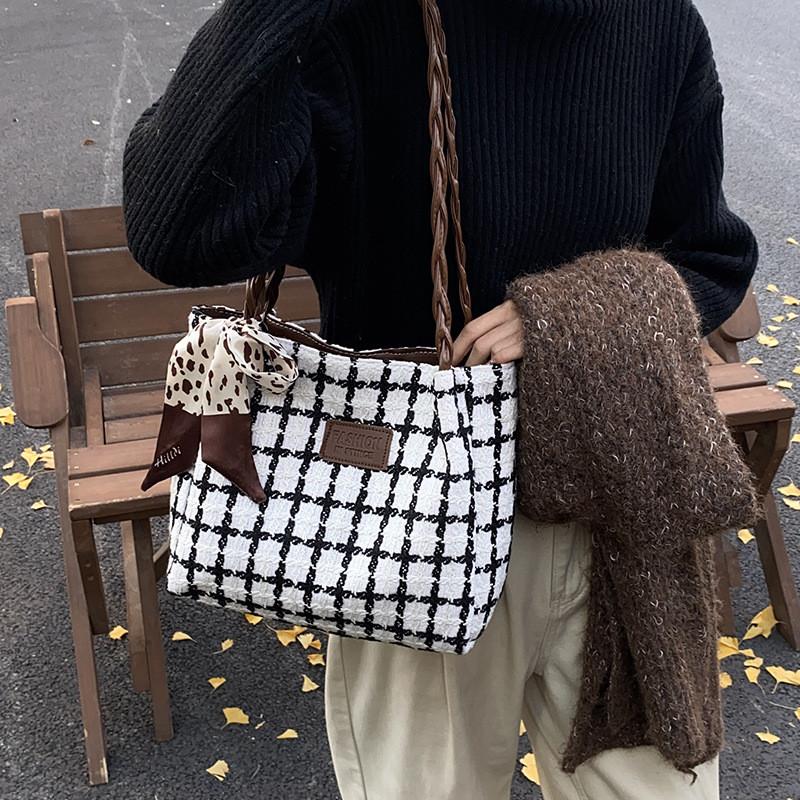 Urban Style Tote Bag For Women With Pu Material And Water Bucket Shape For Daily Use