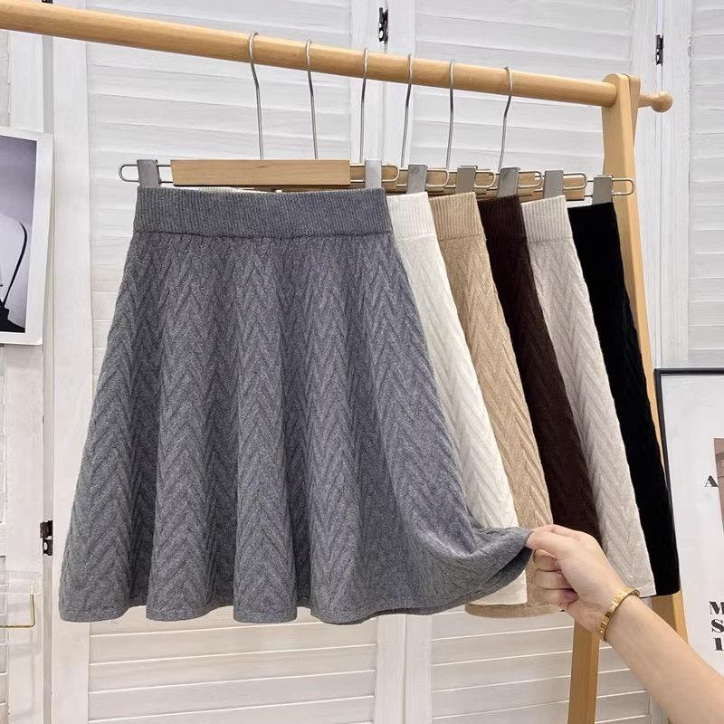 Simple and Solid Color Knitted A-line Umbrella Skirt, Half Length Skirt, Women's High Waist, Draped Feeling, Pleated Skirt