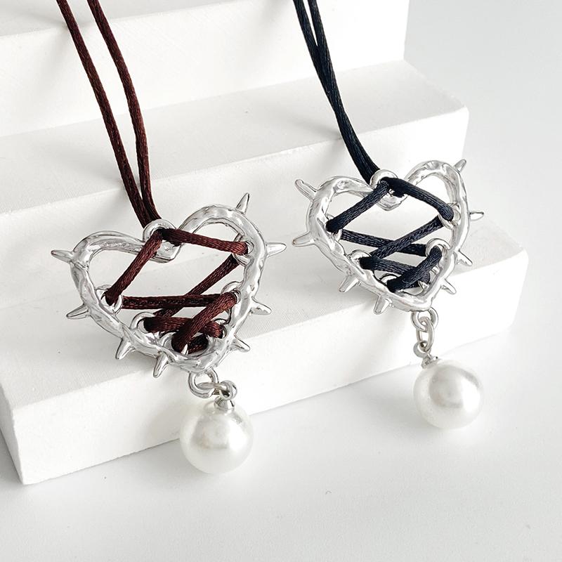 Exaggeration Vintage Elegant Trendy Metal Heart Necklace Ribbon Pearl Pendant Clavicle Chain For Women  Jewelry