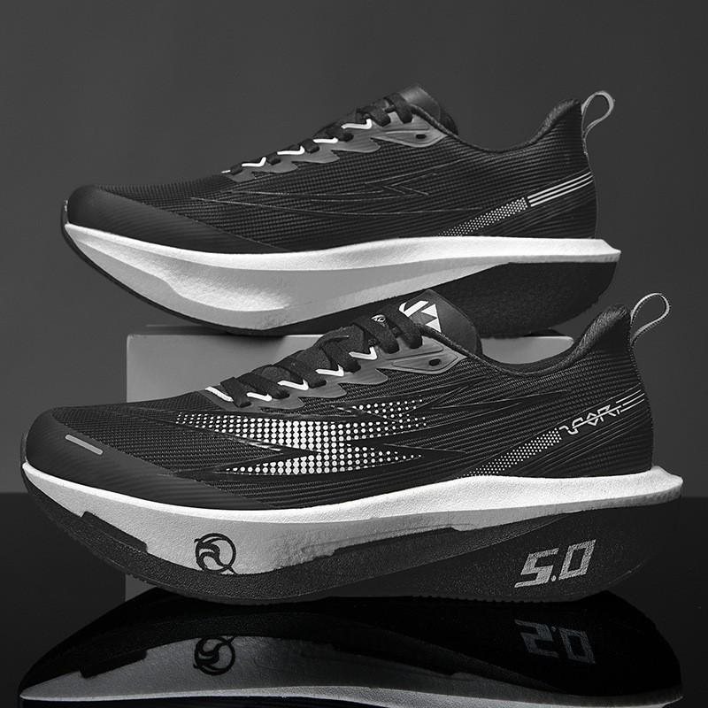 Lightweight Kids Running Shoes With Carbon Plate Youth Athletes Breathable Mesh Upper Non-Slip Rubber Sole