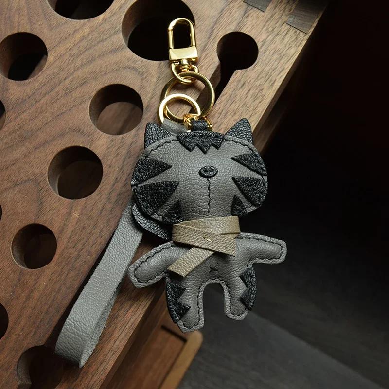 Elegant Ragdoll Cat Keychain Genuine Leather Car Key Holder - Stylish Purse Charm for Women
