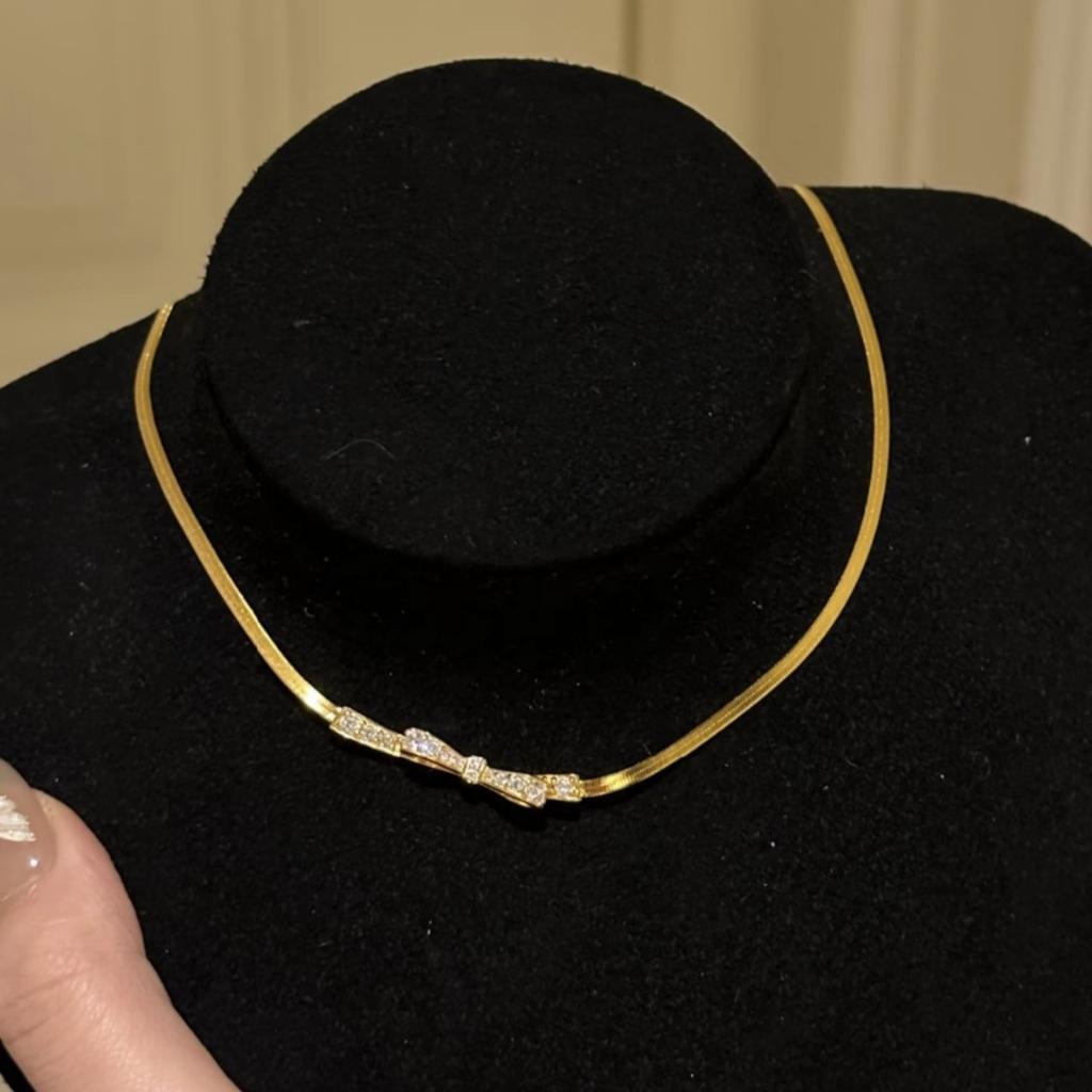 Bow Snake Bone Chain Earrings Small Fresh Sweet Elegant Clavicle Chain Versatile Blade Chain Set