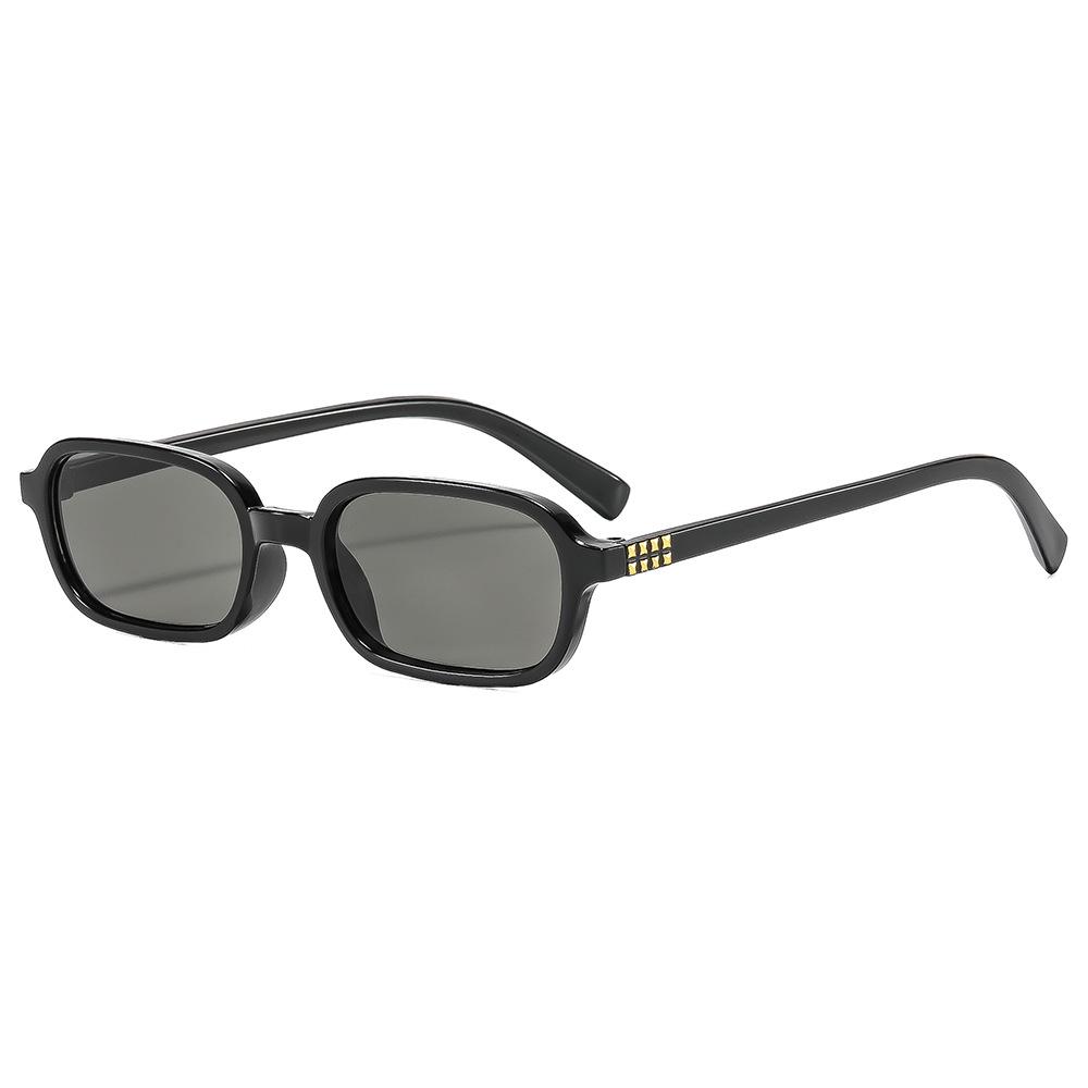 

Vintage Sunglasses Men Women 2026 Trendy Eyewear Rectangle Sun Glasses Anti UV400 Shades Eyepiece Small Square Glasses Vacation черный серый