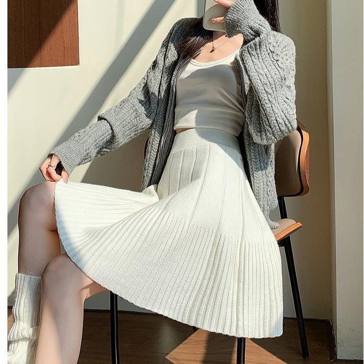 Women's Knit Mini Skirt Spring and Autumn High-waist Pleated Skater Skirt Knit Short Skirt