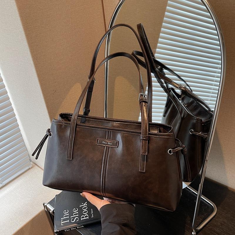 Large-capacity bag women's autumn and winter versatile 2025 new simple texture shoulder bag casual work commuter tote bag