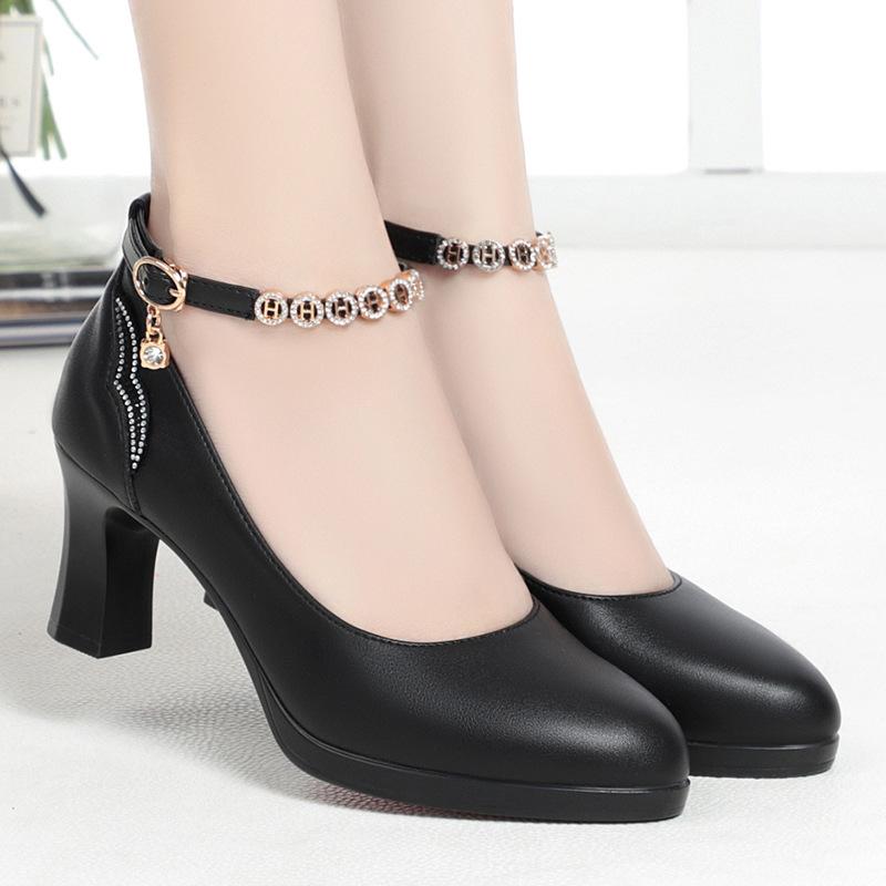 

Цельные туфли с пряжкой и неглубоким носком на высоком каблуке с острым носком на водонепроницаемой платформе. Модельные туфли для подиума. Кожаные туфли без утомляемости 40