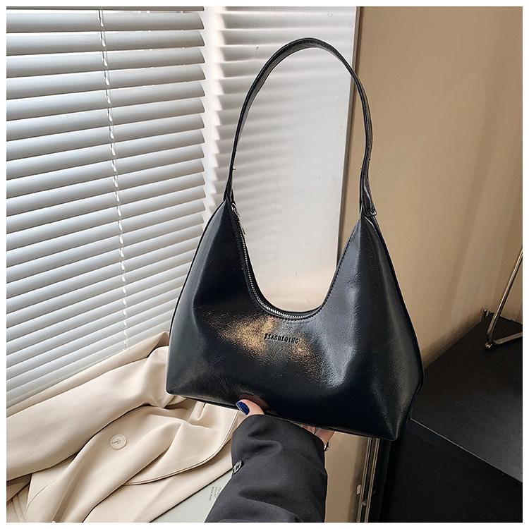 

Женская весенняя сумка-пельмень 2025 с текстурой - Модная сумка под мышкой для поездок на работу чёрный