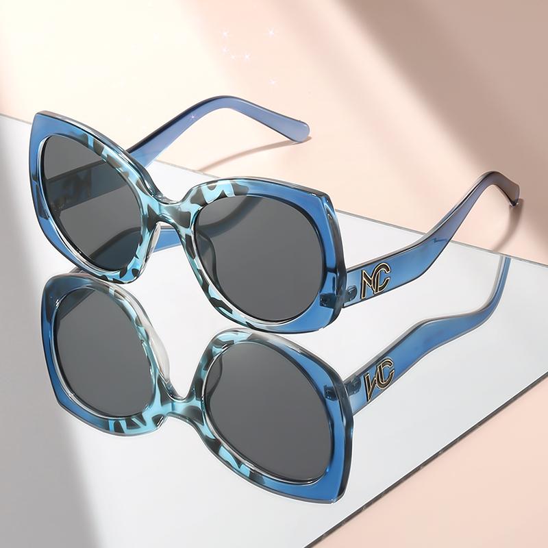 Butterfly-shaped personalized sunglasses, a decorative item for party hip-hop travel photography