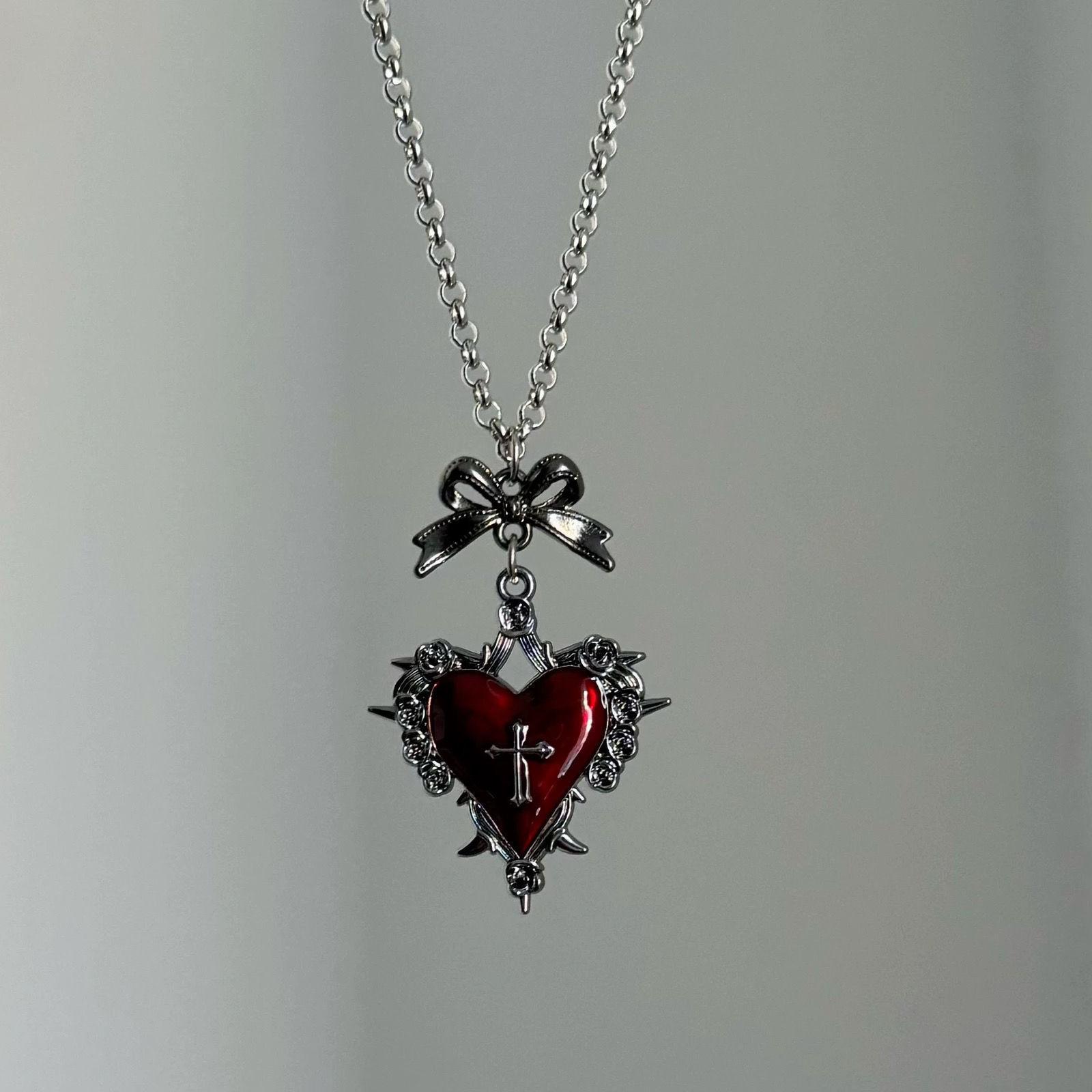 

Dark Gothic Punk Cross Pendetn Necklace Love Bow Vintage Clavicle Chain Thorn Heart Y2K Necklace Men s Jewelry красный