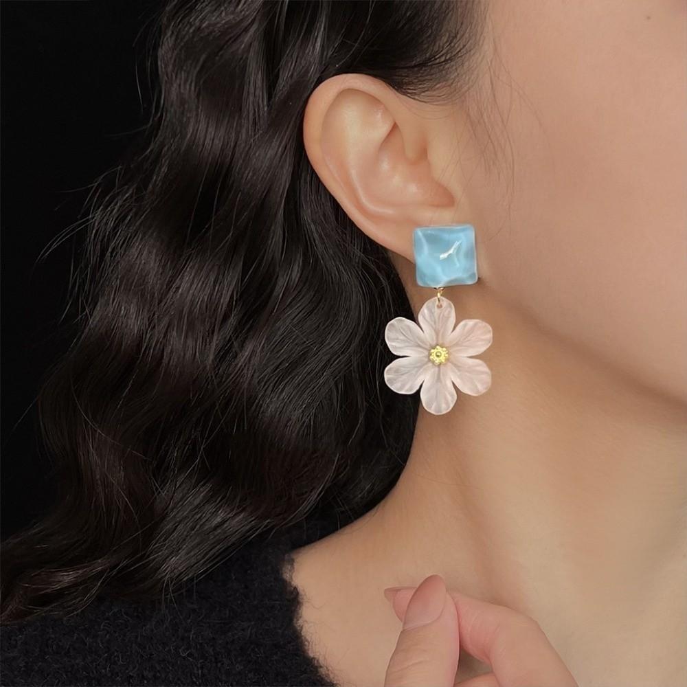 Temperament Acrylic Flower Earrings Big Floral Ladies Stud Earrings Women Earrings  Beach Vacation