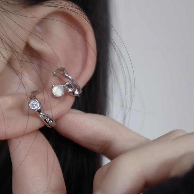 Geometric Irregular Wave Ear Cuff - No Piercing Hip Hop Fashion Earrings for Women.