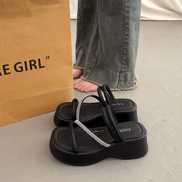 Fashion Shoes House Slippers Platform On A Wedge Slides Summer Clogs Woman Pantofle Beach 2025 Female Shoes Ladies' Slippers Platform Su