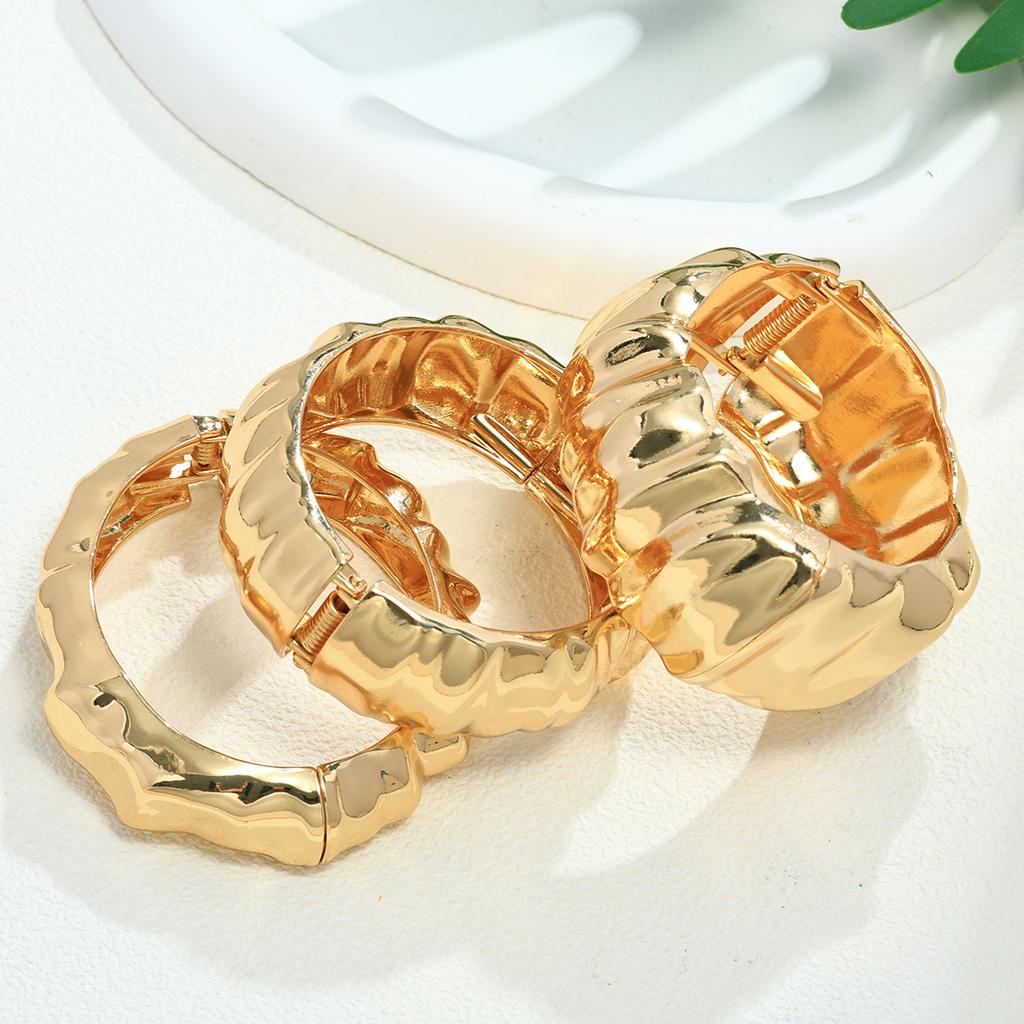 European and American bracelets light luxury high sense women's smooth surface electroplating alloy design sense geometric fold wavy hand