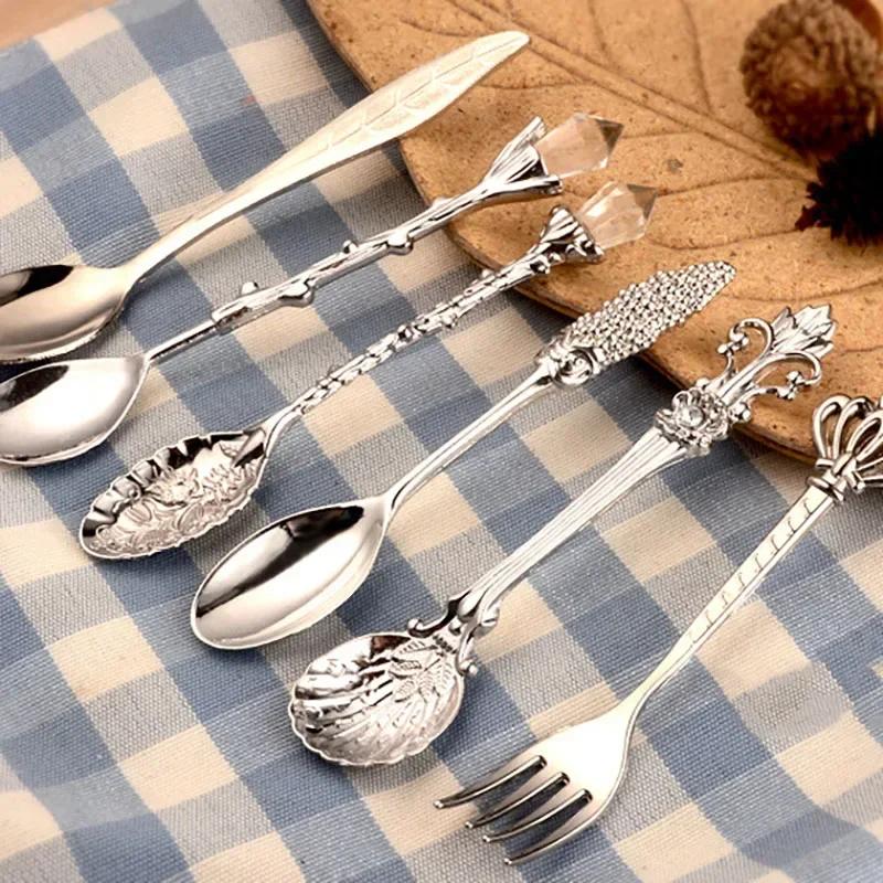 6 Stück Vintage Löffel Gabel Mini Königlicher Stil Bronze Farbe Metall Geschnitzt Kaffee Obst Dessert Gabel Rührlöffel Küchenwerkzeug