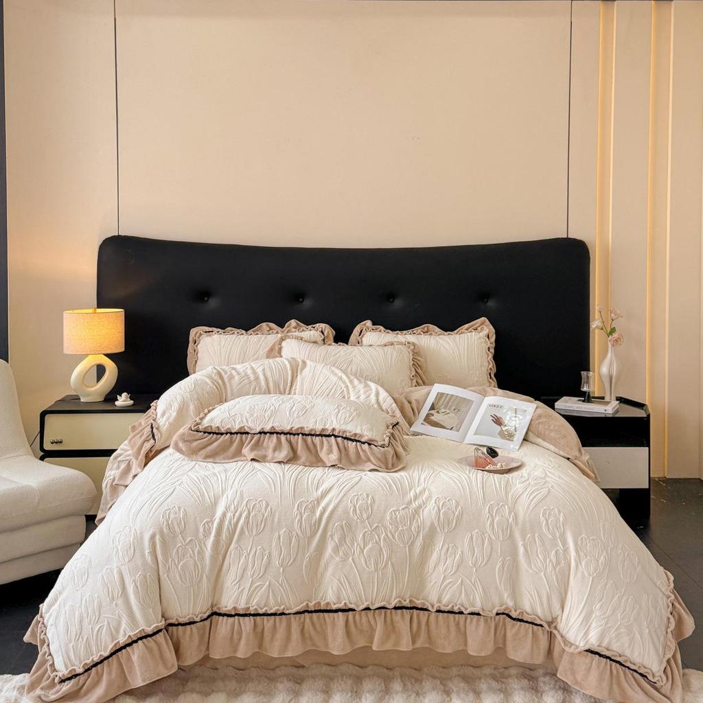 Luxury Carved Velvet Ribbon Lace Four-Piece Set: Double-Sided Fleece Duvet Cover for Cozy Home Warmth