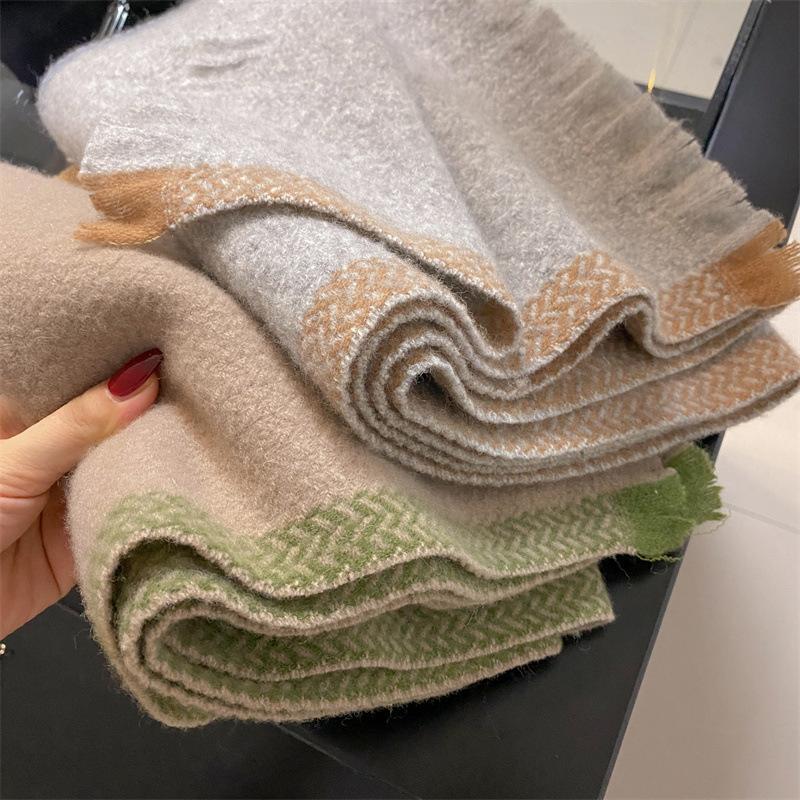 A Simple and Classic Thickened Wool Scarf for Your Boyfriend's New Winter Style