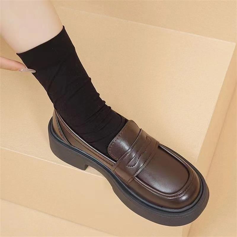 

Showing feet small leather shoes women s British retro versatile flat-bottomed spring and autumn new soft-soled one-pedal single shoes 40 коричневый