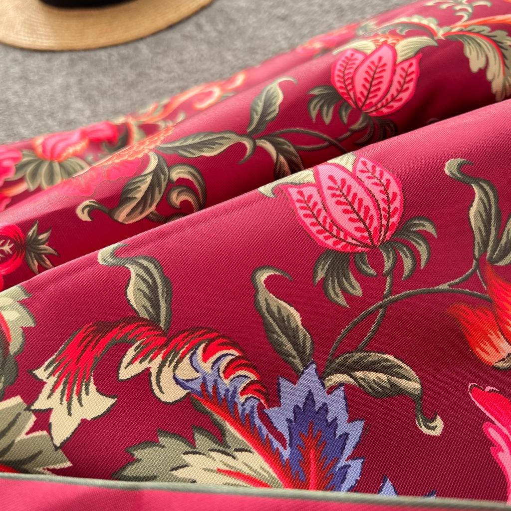 Wunderschönes Chiffon-Wickelkleid mit Blumendruck und Laternenärmeln, Spleißbandage, Schnürung, Kreuz-V-Ausschnitt, dicker Satin, Boho-Partykleidung