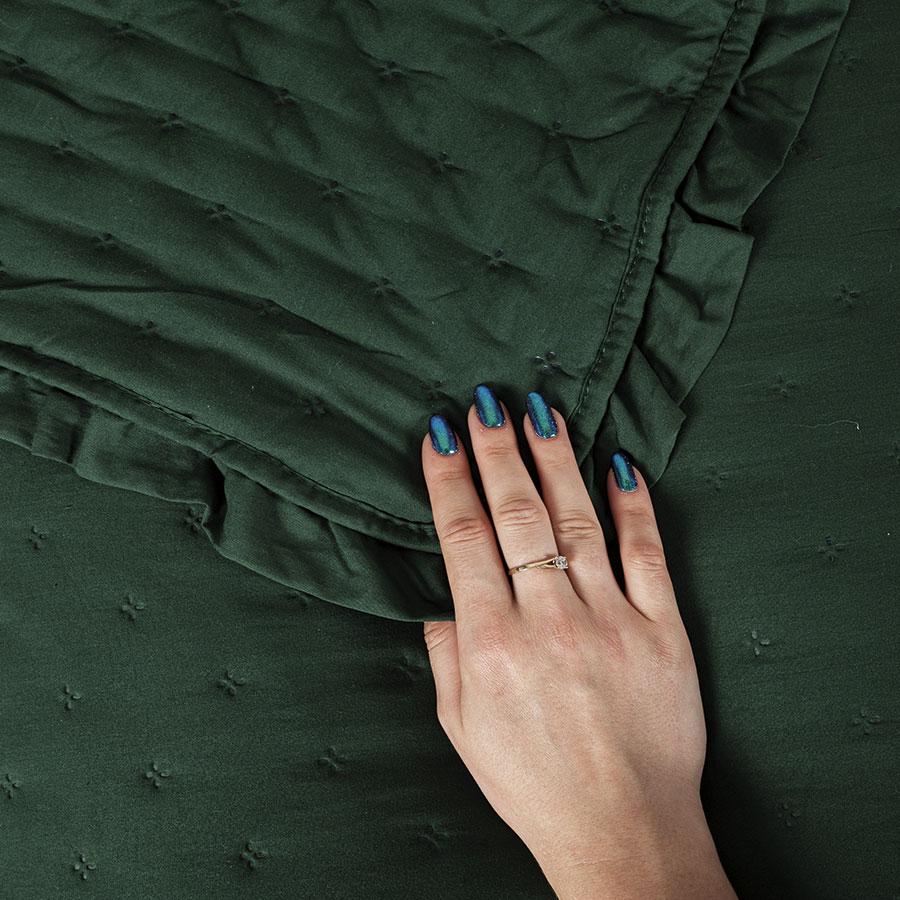 WERONA Dekorativ Sängöverkast med Volang 170x210cm, Grön - Elegans och Komfort